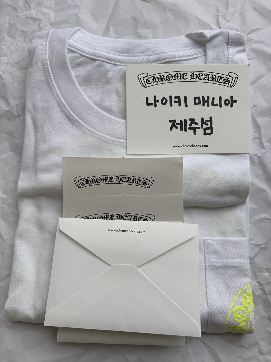 크롬하츠 홀스슈 로고 포켓 티셔츠 화이트/네온 상품이미지1