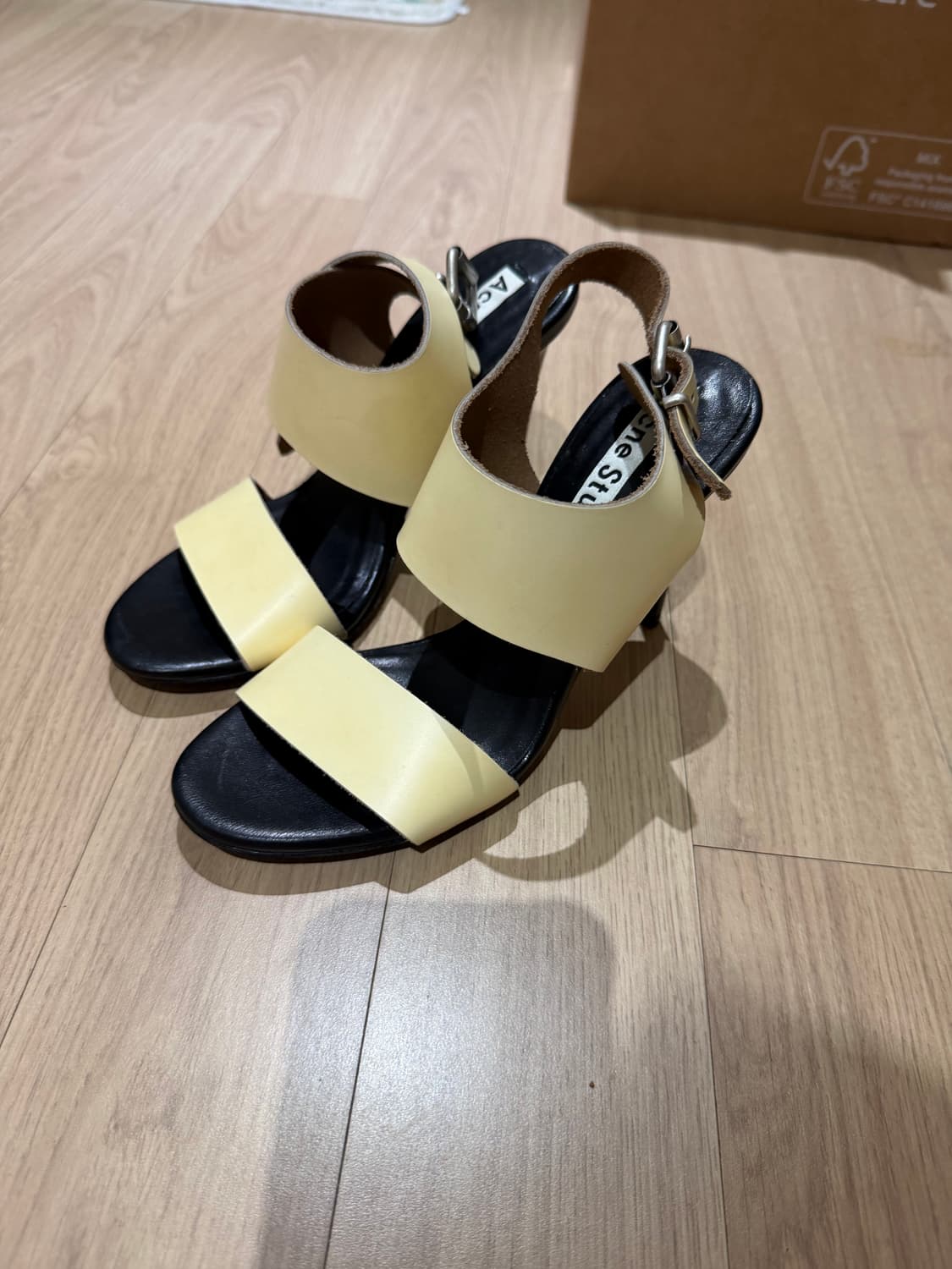 아크네 스튜디오 샌들 힐 상품이미지1