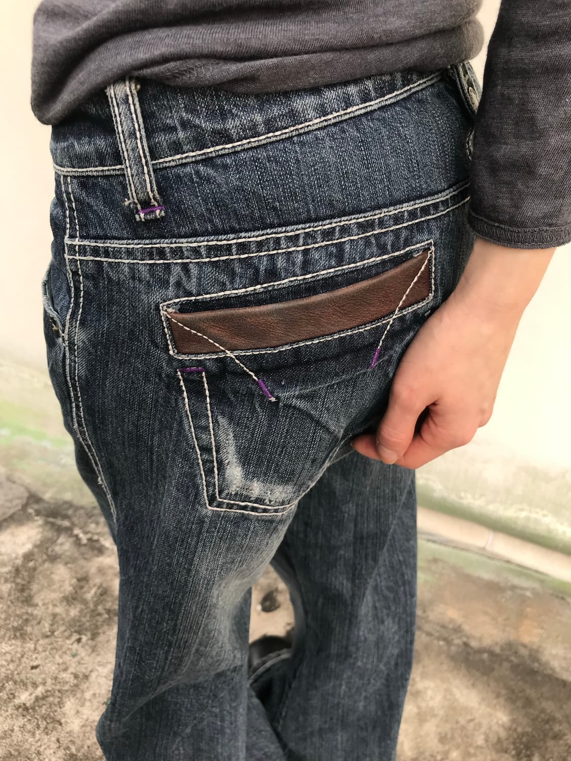 스티치 디테일 부츠컷 데님 팬츠 상품이미지4