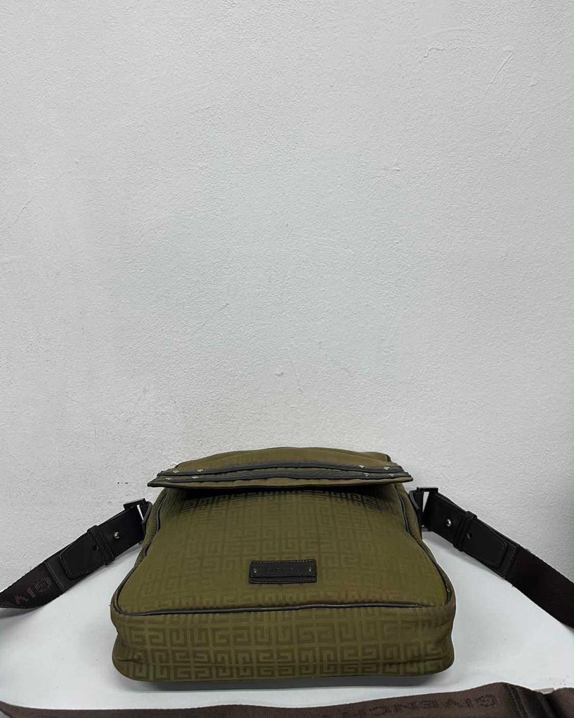 지방시 모노그램 크로스백 상품이미지5