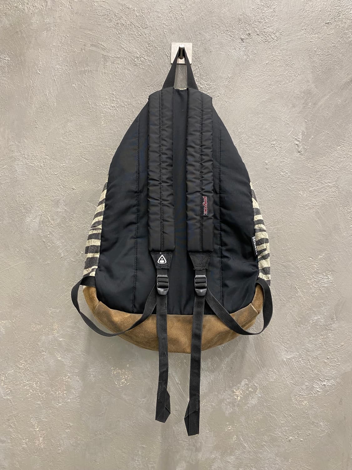 [37*54] Jansport 잔스포츠 지브라패턴 스웨이드 바텀 백팩 상품이미지8