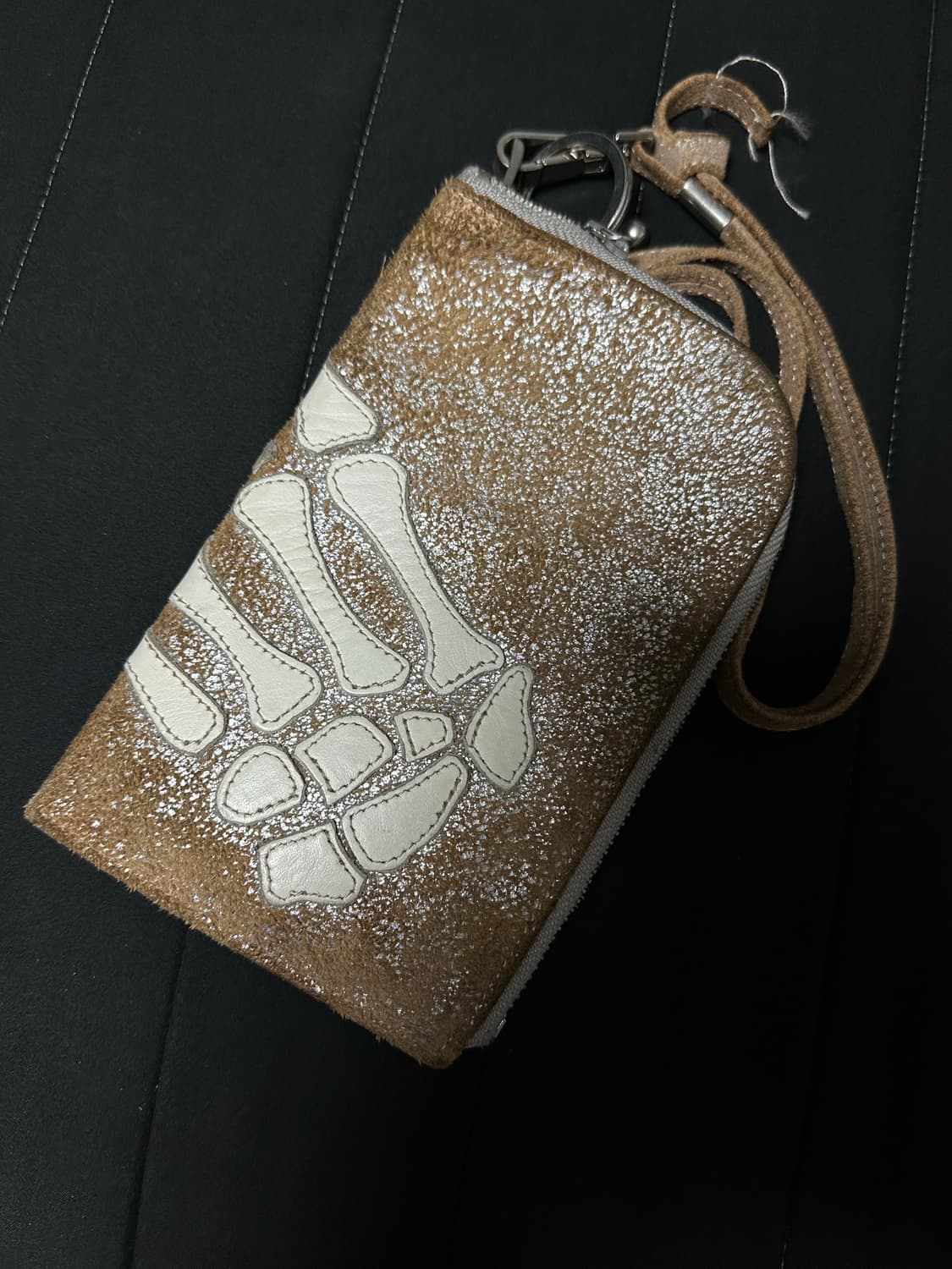 캐피탈 떰즈 업 본 핸드 집 넥 백 실버 상품이미지2