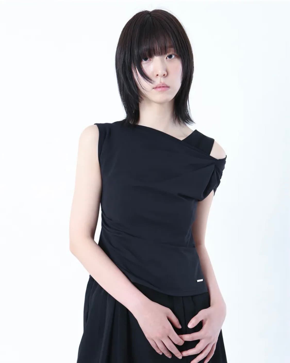 미세키서울 Slanted sleeveless top 슬리브리스 나시 상품이미지2