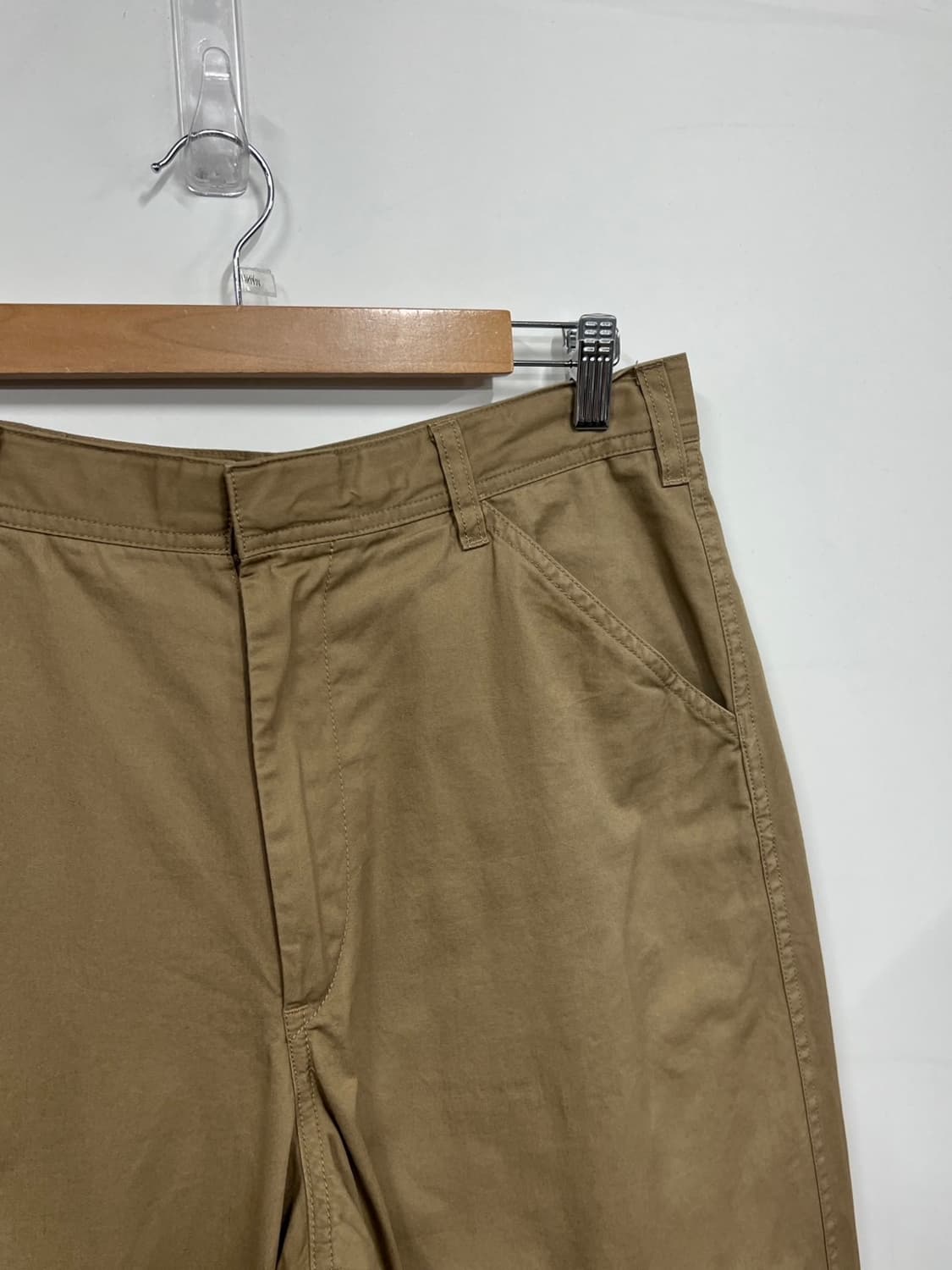 유니클로u 와이드핏 베이지 치노팬츠 상품이미지2