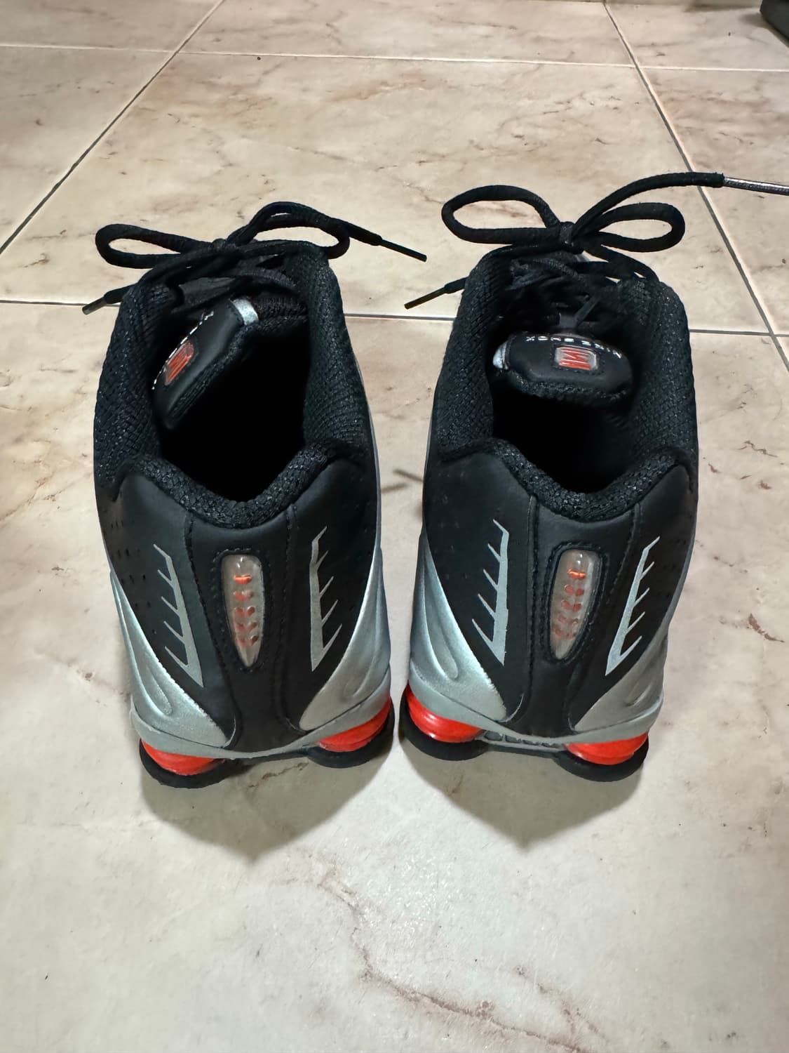 나이키 샥스 R4 메탈릭 실버 레드  상품이미지4