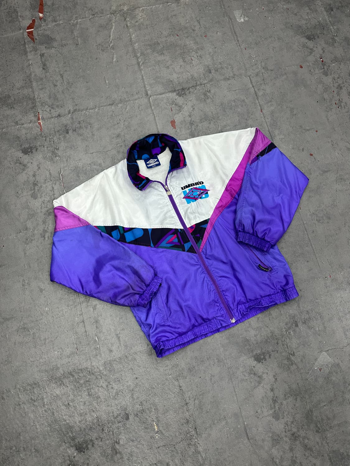 엄브로 올드스쿨 바람막이 상품이미지1