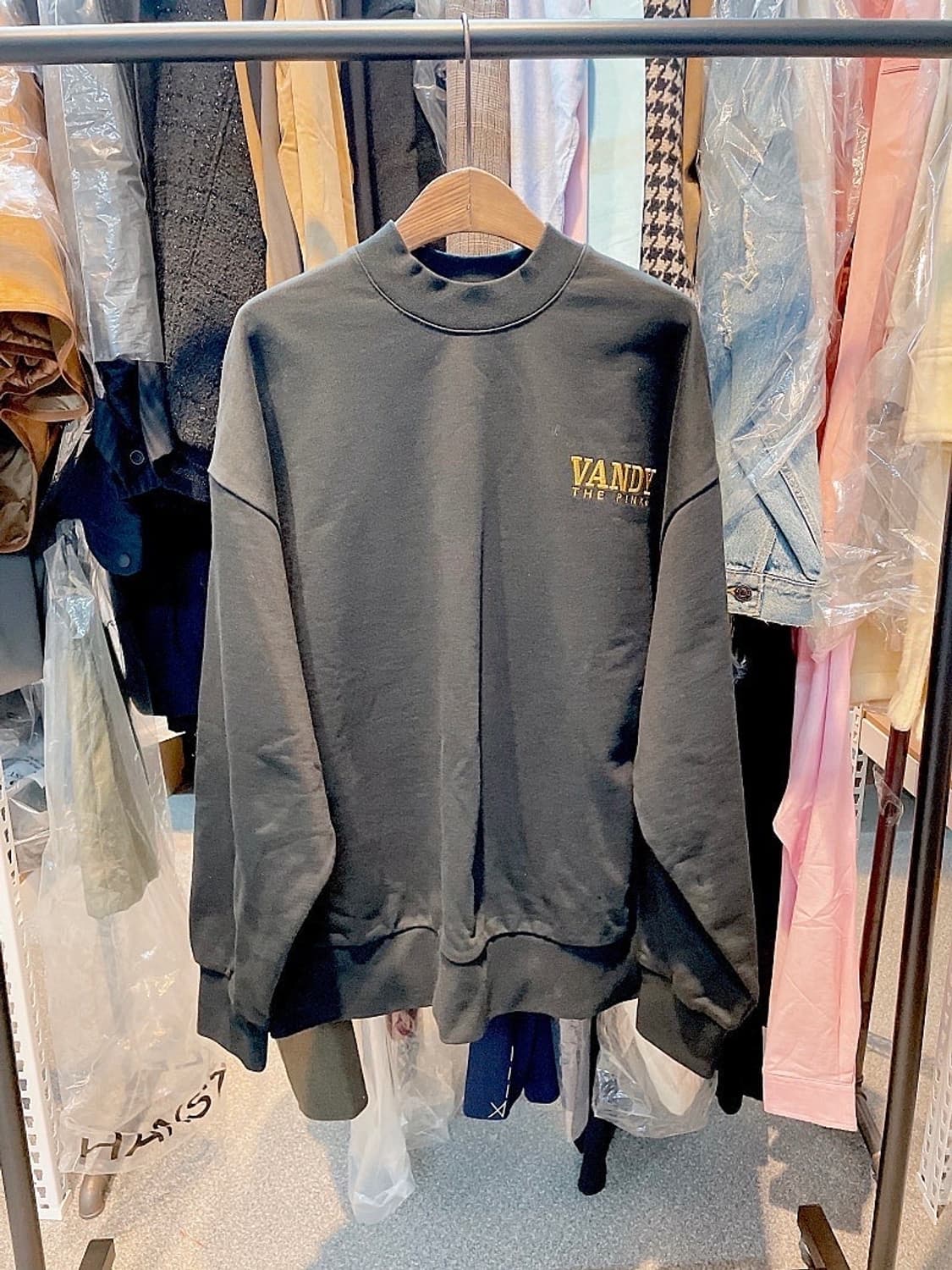 (정품/새상품) 반디 더 핑크 블랙 프린팅 크루넥 상품이미지1