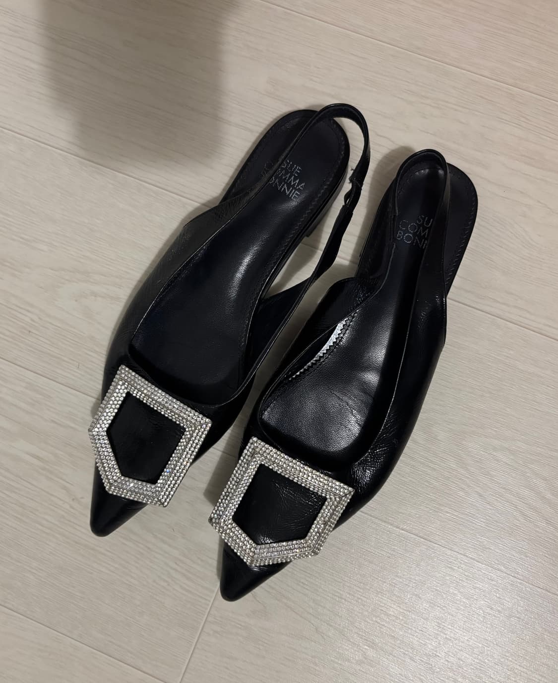 슈콤마보니 스퀘어 크리스탈 슬링백 39(250) 상품이미지1