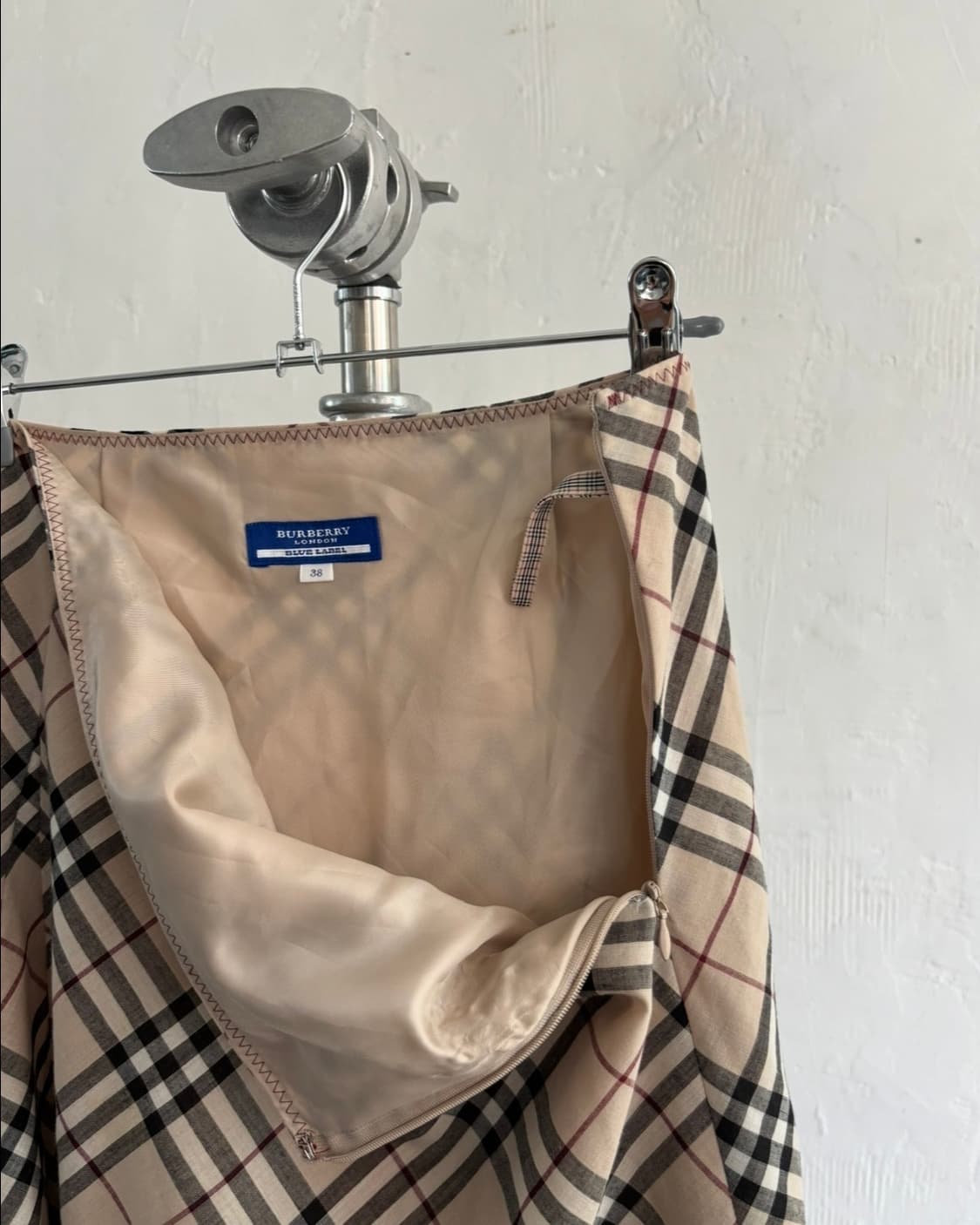 Burberry 버버리 베이지 프릴 노바체크 미디 스커트 상품이미지3