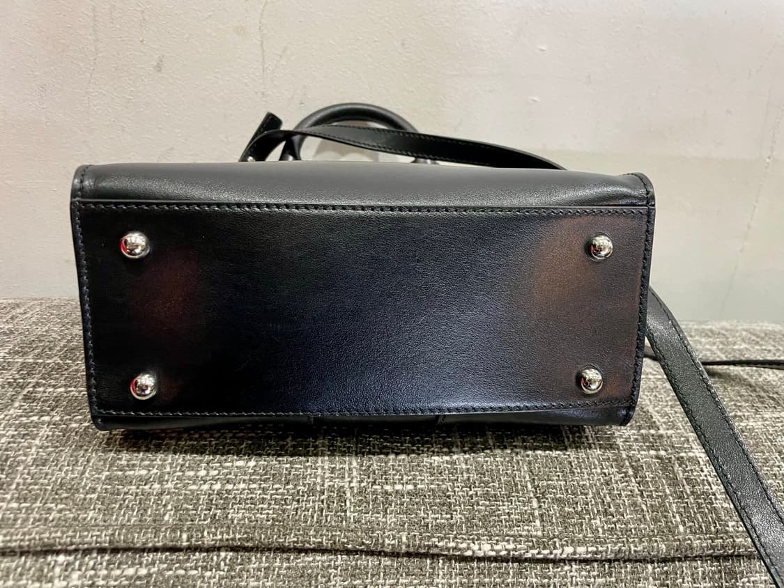 비비안 웨스트우드 블랙 가죽 미니 토트백 정품 상품이미지3