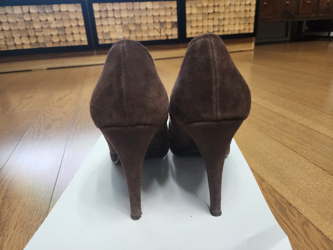 Elu collection 스웨이드 털 펌프스 브라운 상품이미지3