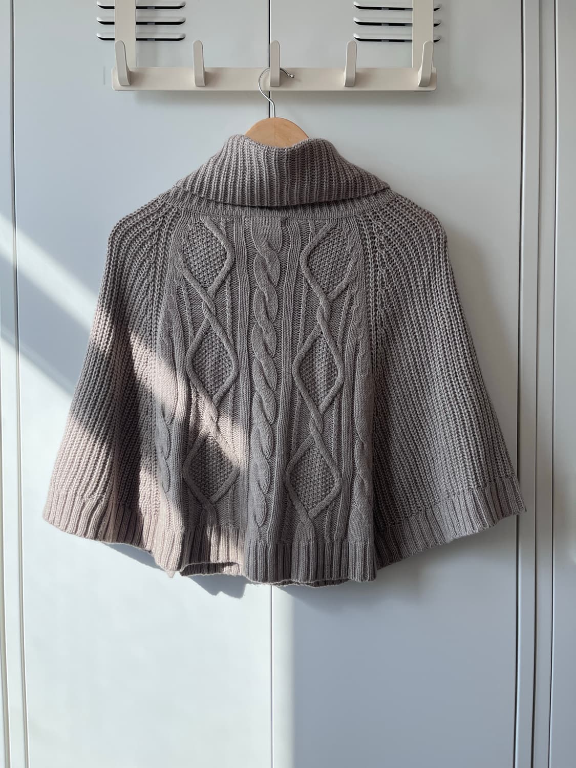 Kumikyoku 단추 케이프 니트 사와코  상품이미지9