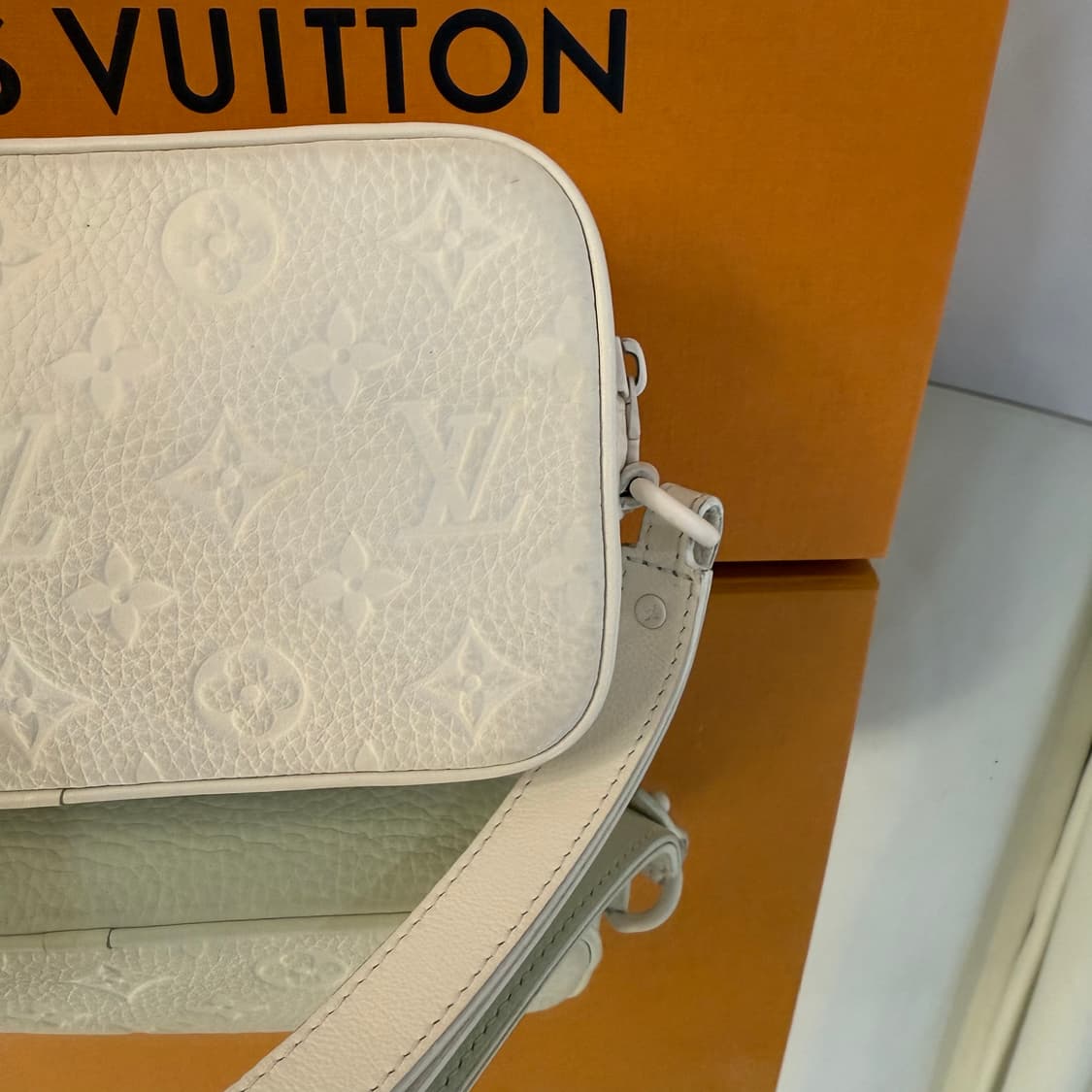 [정품] 루이비통 버질아블로 토뤼옹 볼가 파우치 상품이미지5