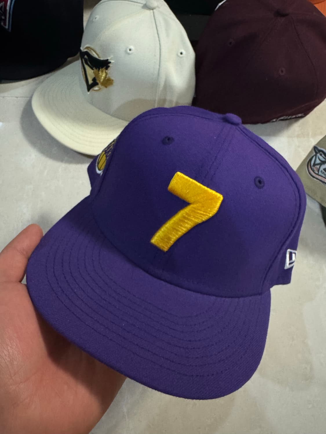 뉴에라 NBA 레이커스 컴파운드 7 5/8 미시착 처분  상품이미지1