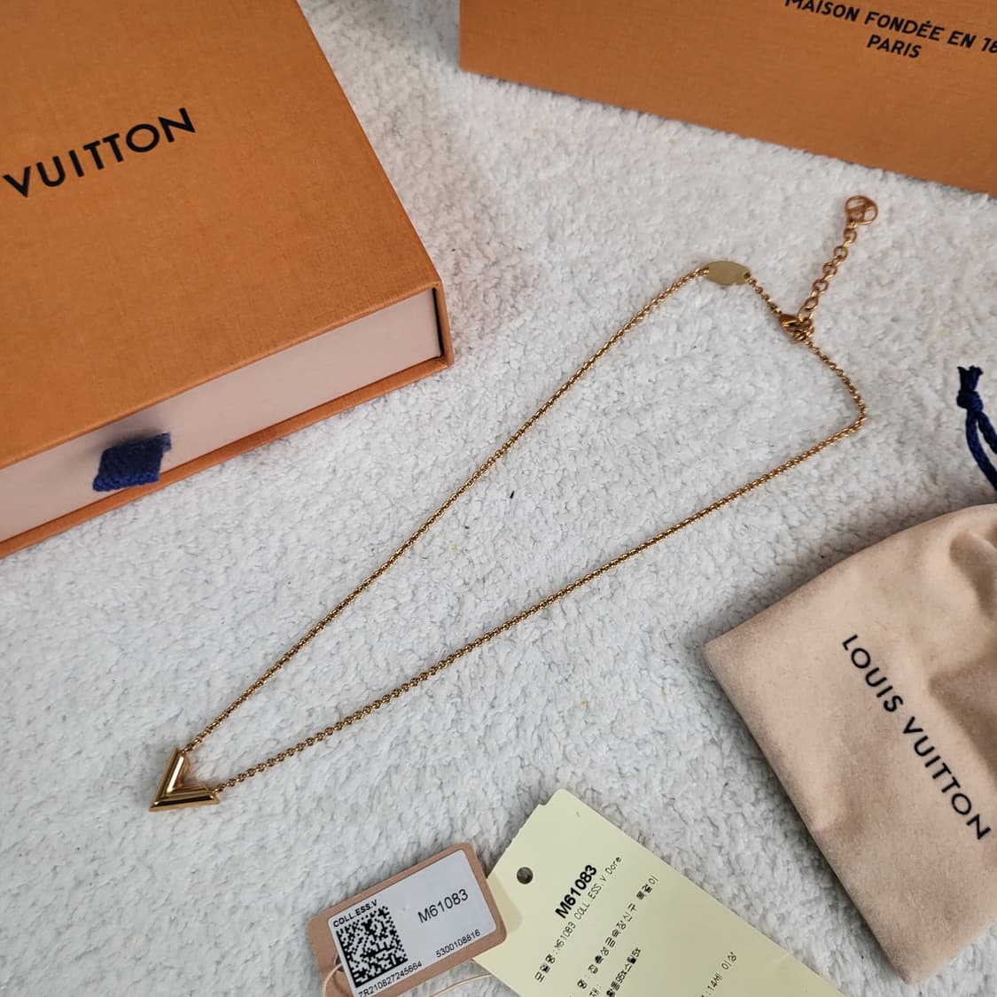 [새상품급/풀구성] 루이비통 에센셜 V 목걸이 상품이미지2