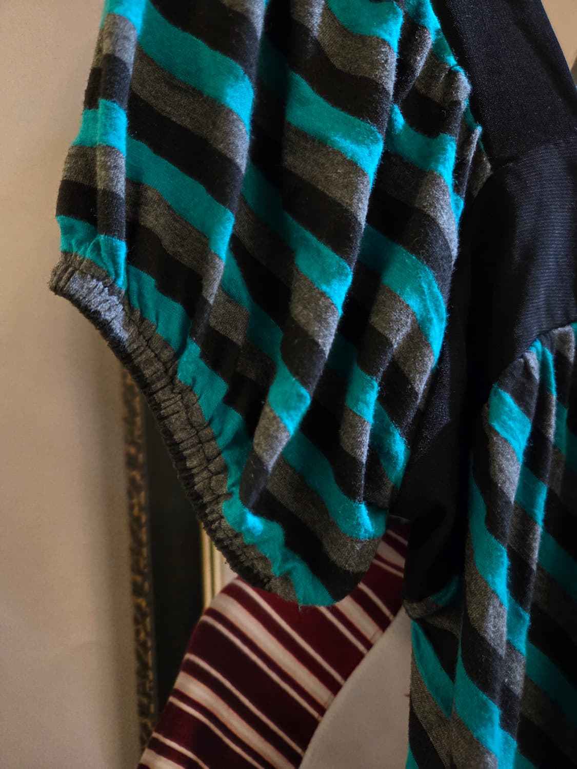 🌟💅갸루특집🌟
갸루펑크 민트 스트라이프 벌룬블라우스 상품이미지5