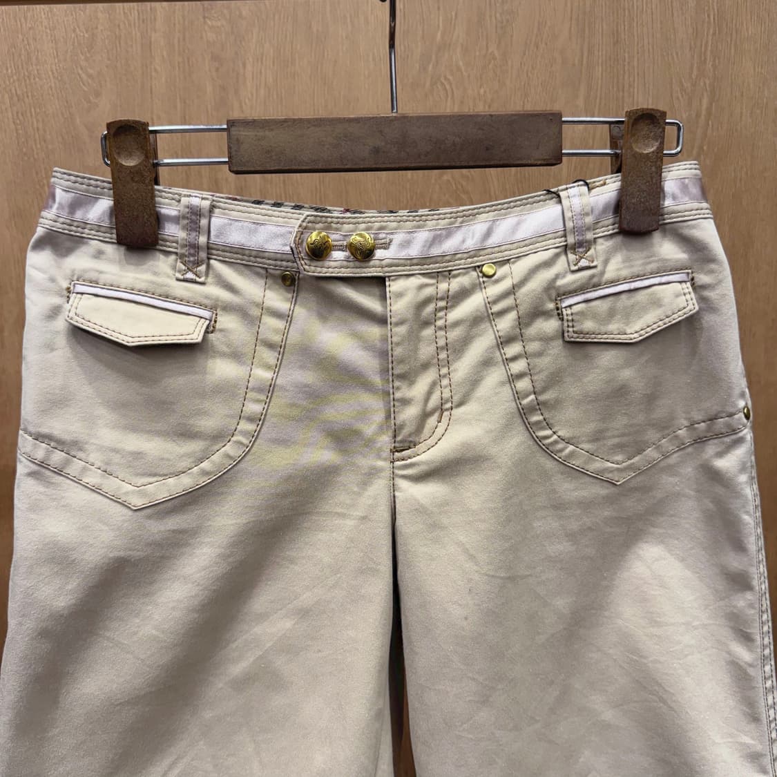 버버리 블루 라벨 코튼 반바지 금장 버튼 노바체크 안감 디테일 팬츠 상품이미지4