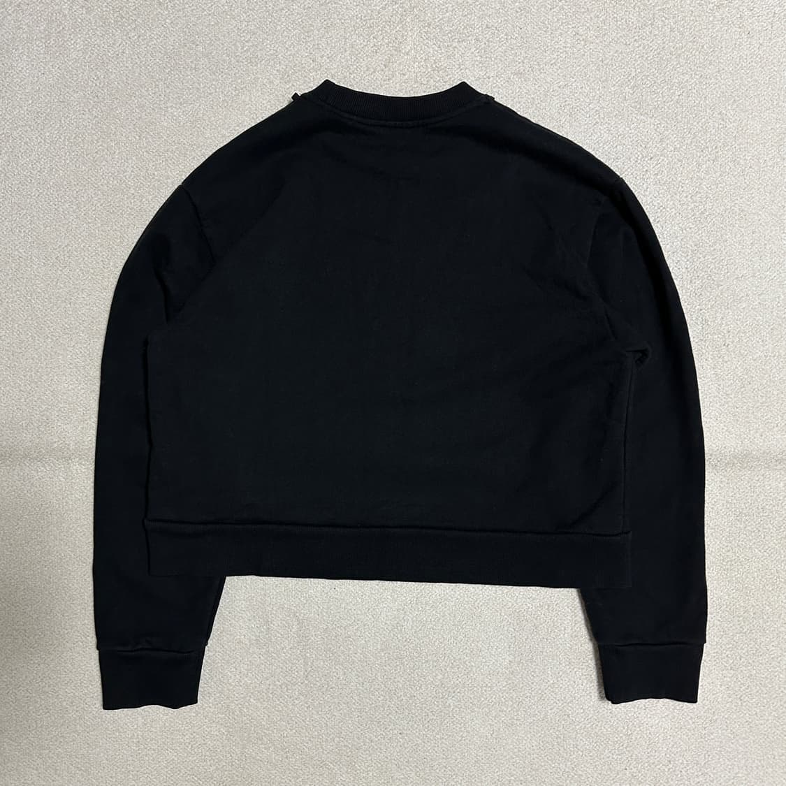 메트로시티 체인 목걸이 포인트 크롭 스웨트셔츠 상품이미지3