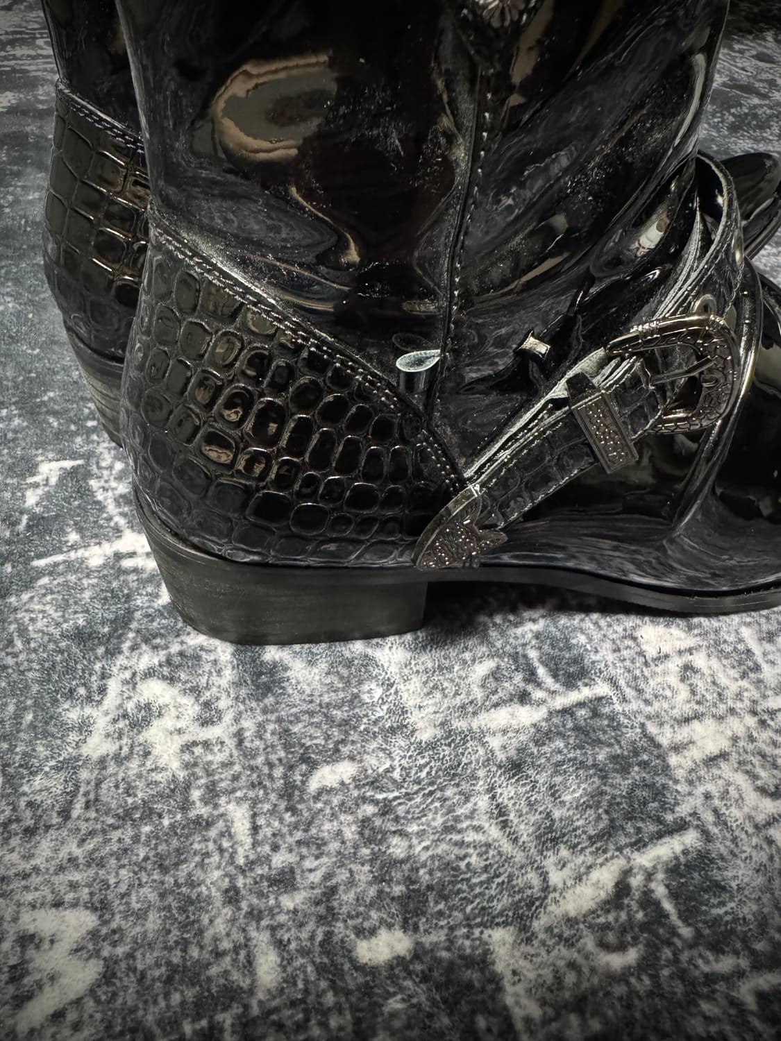 "Unknown" 00's Design black glossy boots 상품이미지4