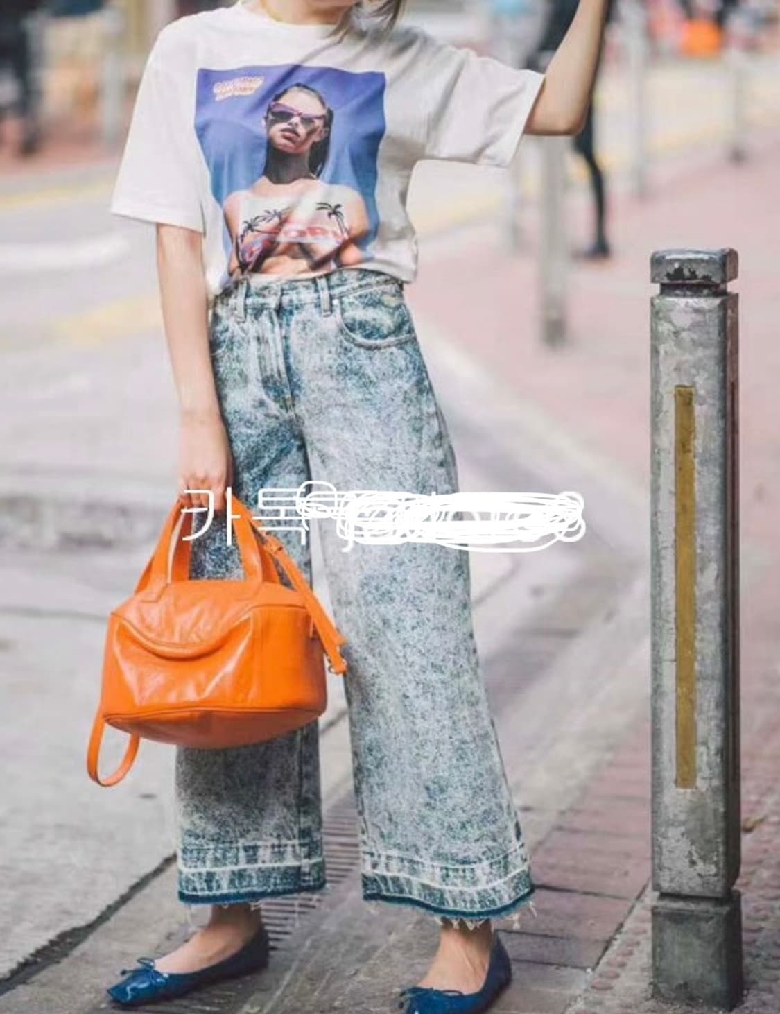 발렌시아가 원형 호보백 상품이미지10