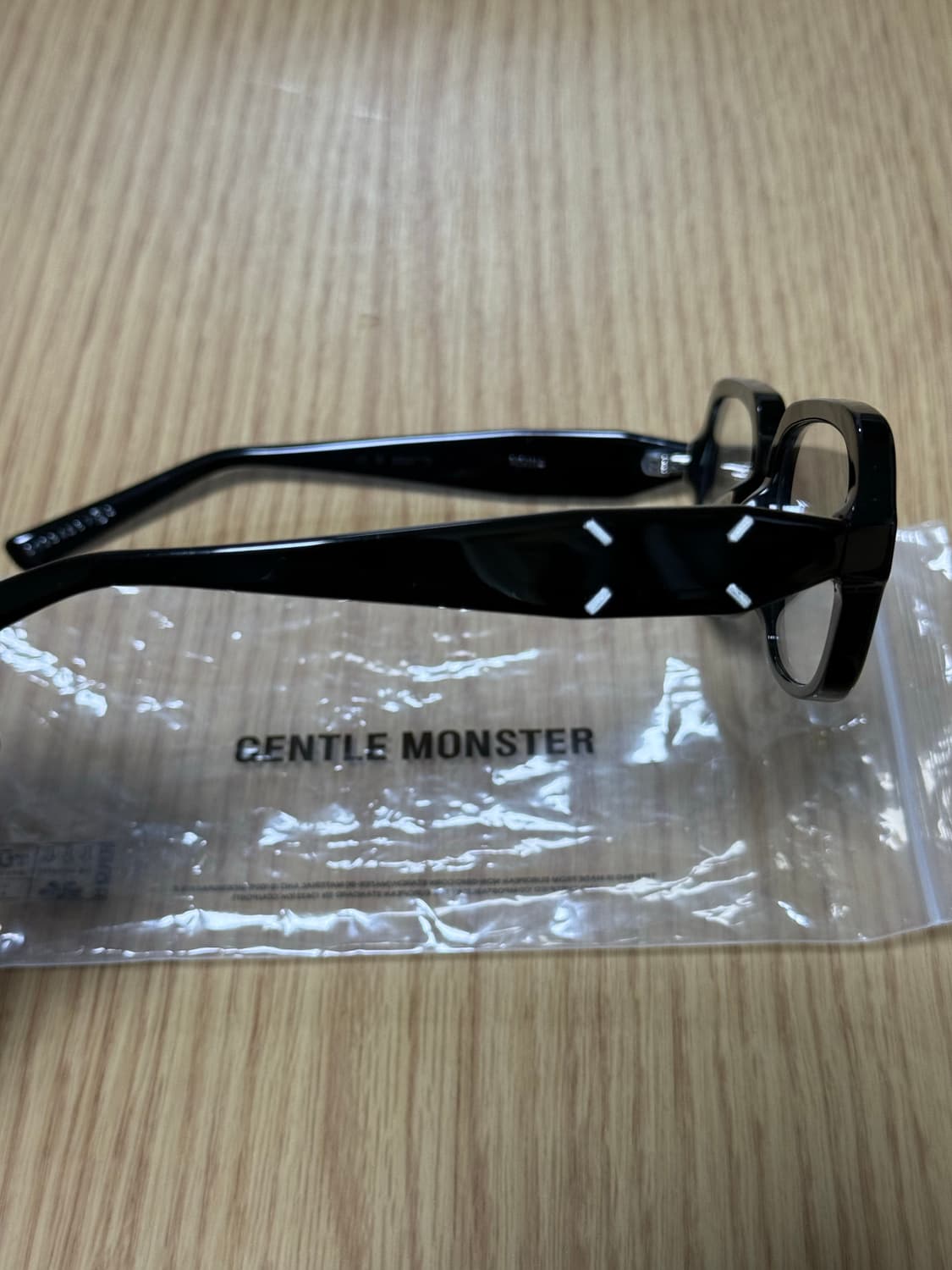 젠틀몬스터 마르지엘라 M114 블랙 클리어 상품이미지3