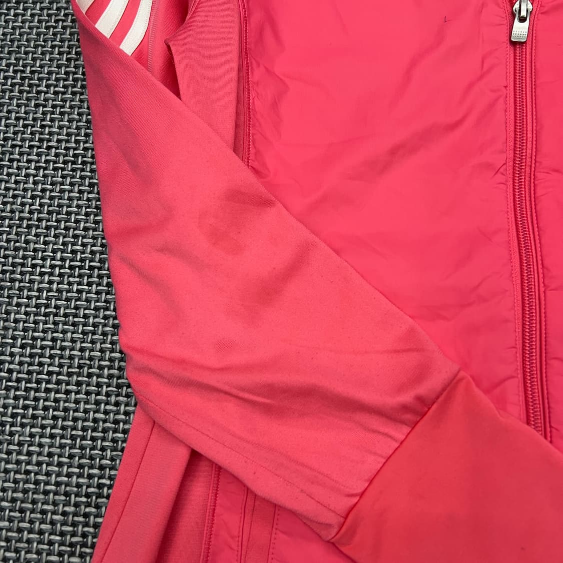 착샷O 아디다스 핑크 핑거홀 져지 상품이미지4