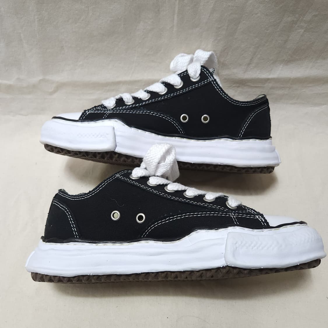 [41] 메종 미하라 야스히로 피터슨 OG 솔 캔버스 로우 스니커즈 블랙 상품이미지5