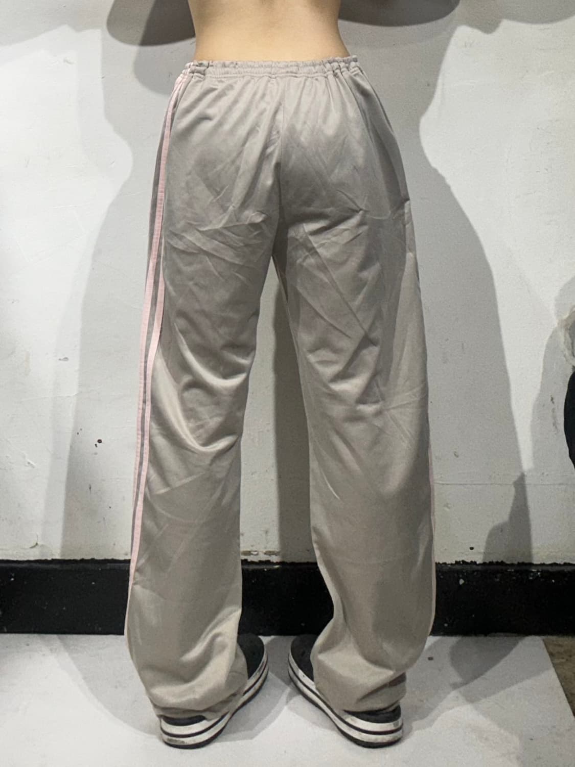 아디다스 대장급 그레이 핑크 삼선 와이드 팬츠 L 상품이미지3