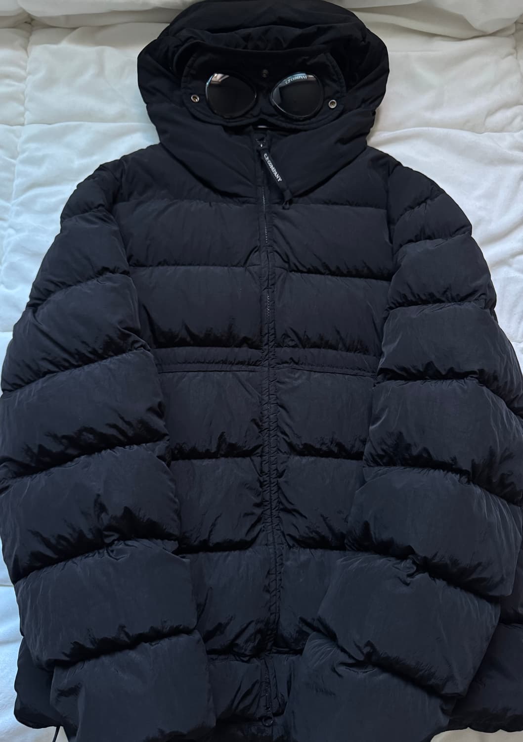 C.P. 컴퍼니 크롬-R 고글 다운 자켓 - 24FW 상품이미지1