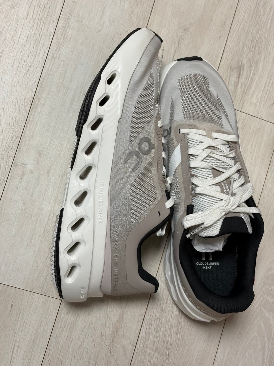 온러닝 클라우드서퍼 넥스트 260 / Fog Ivory / 미착용 상품이미지1