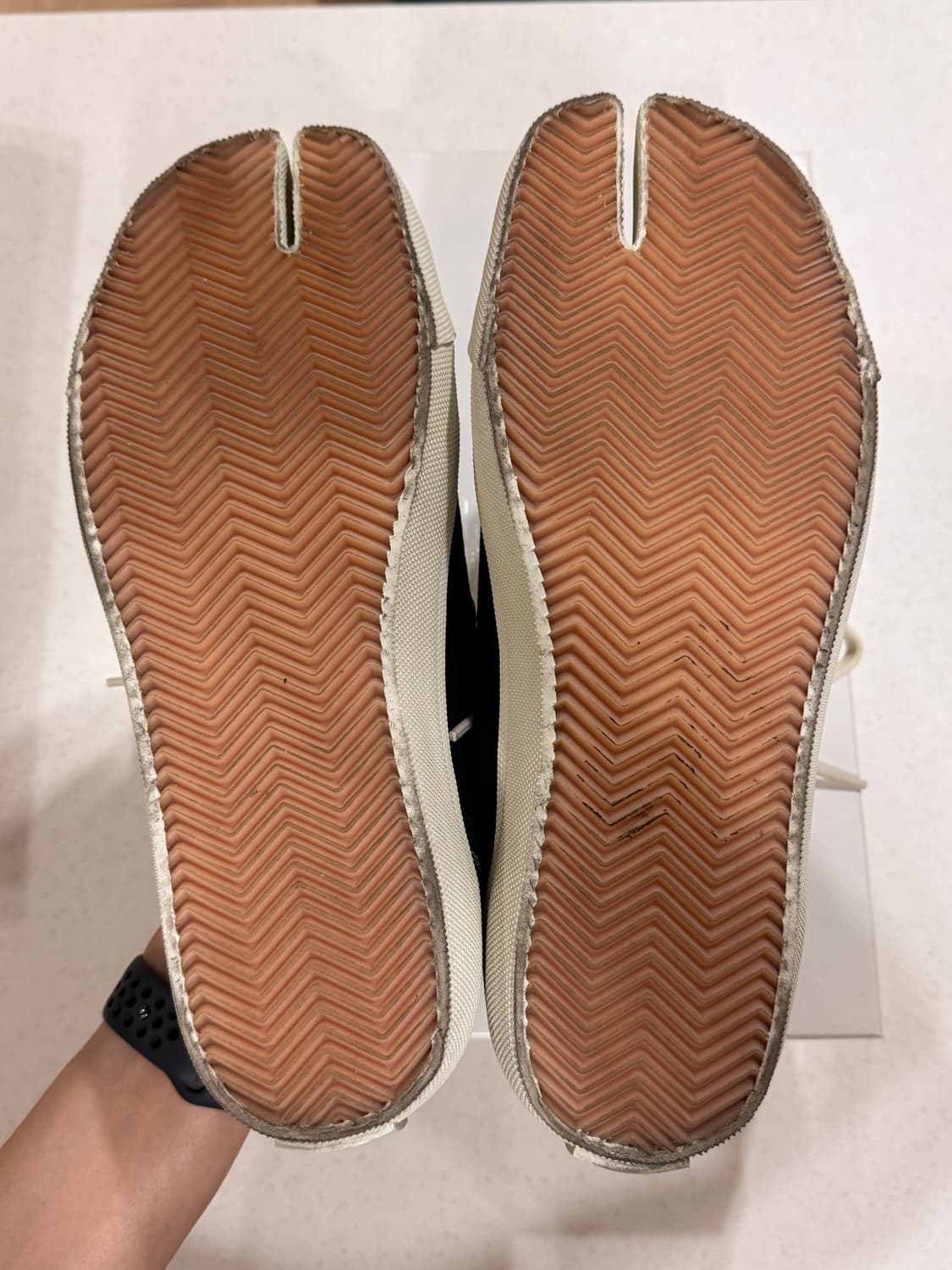 메종 마르지엘라 타비 로우 블랙 상품이미지8