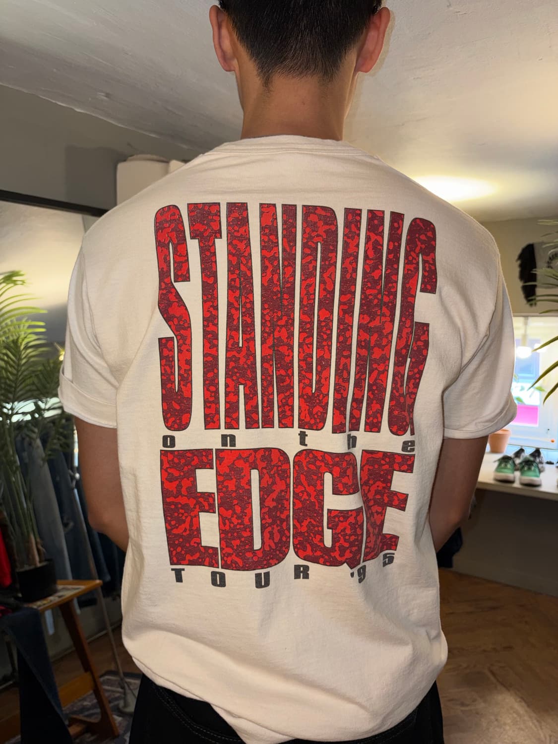 90‘s John Berry Standing on the Edge T 상품이미지9