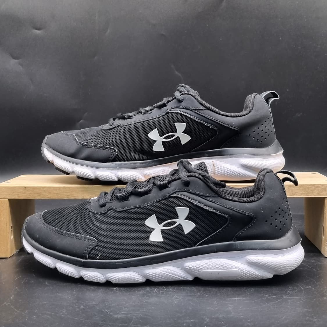 언더아머 UA차지드 어서트9 런닝화275 상품이미지1