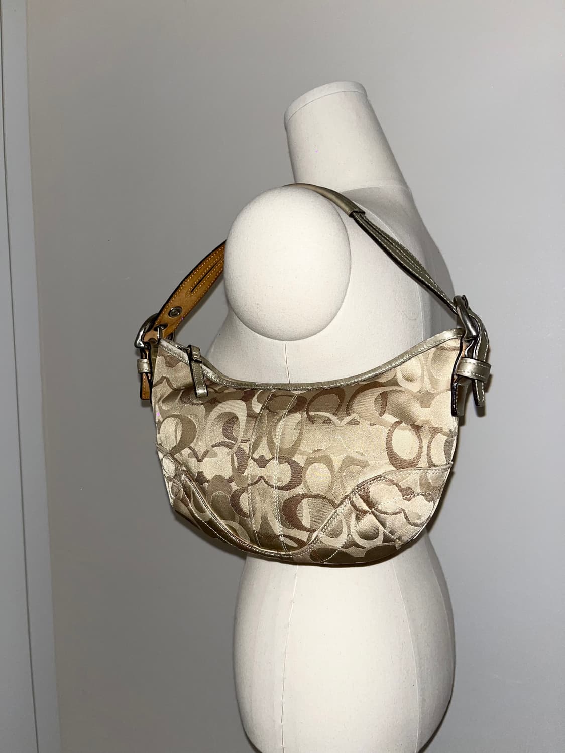 📦 Coach gold shoulder bag 상품이미지2