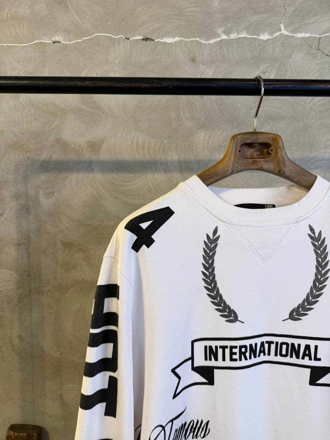 모스키노 그래픽 맨투맨 100 상품이미지2