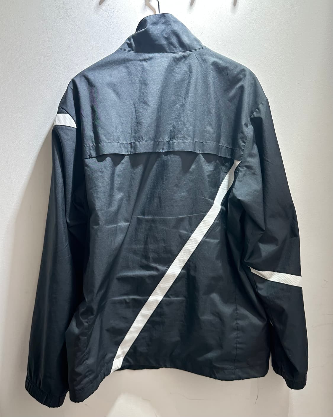 M 나이키 스우시 사선라인 포인트 블랙 바람막이 상품이미지3