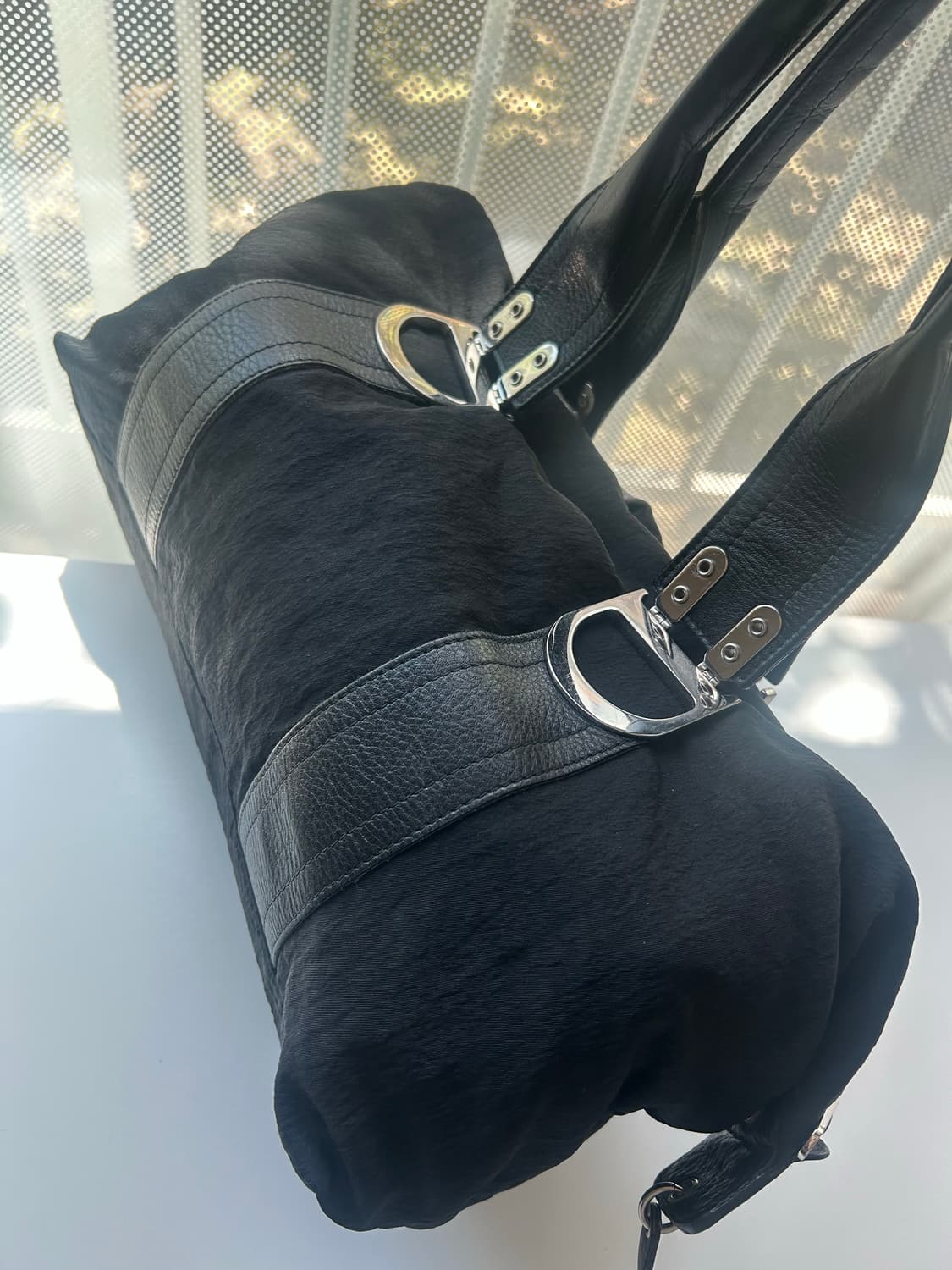 데일리🖤)) 디올 디올링 D 버클 나일론 숄더백 블랙 상품이미지2