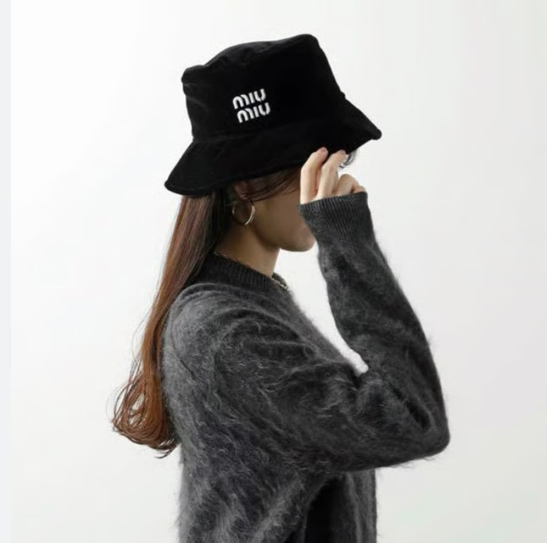 S 텍달린 새상품 정품 미우미우 miu miu 로고 벨벳 버킷햇 모자 캡 상품이미지4