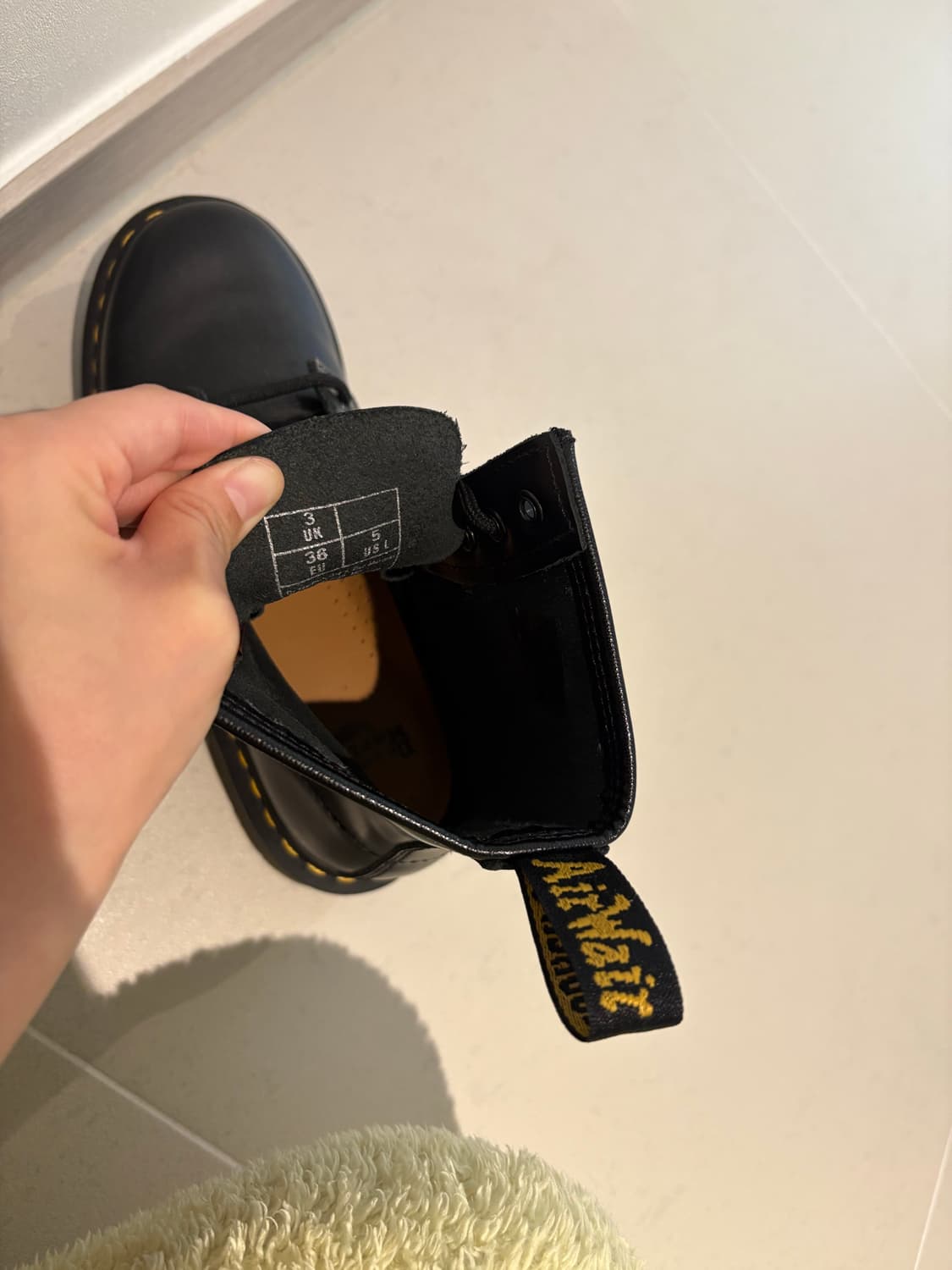 닥터마틴 1460W 우먼스 8홀 블랙 R11821006 상품이미지7