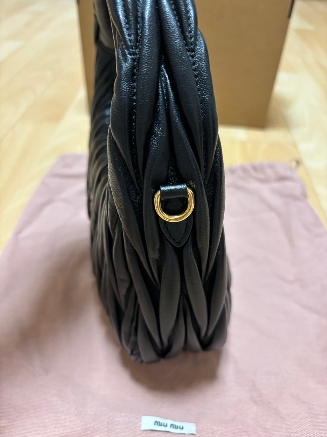 미우미우 마테라쎄 완더 호보백 블랙 스몰 5BC125 상품이미지5