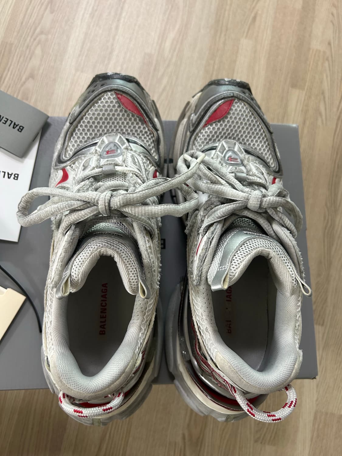 [42] 발렌시아가 러너 2.0 스니커즈 화이트 그레이 레드 상품이미지6