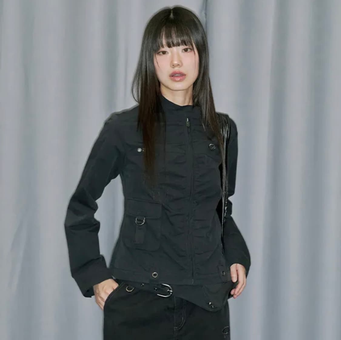 오드스튜디오 시그니처 셔링 코튼 바이커 자켓 블랙 상품이미지2