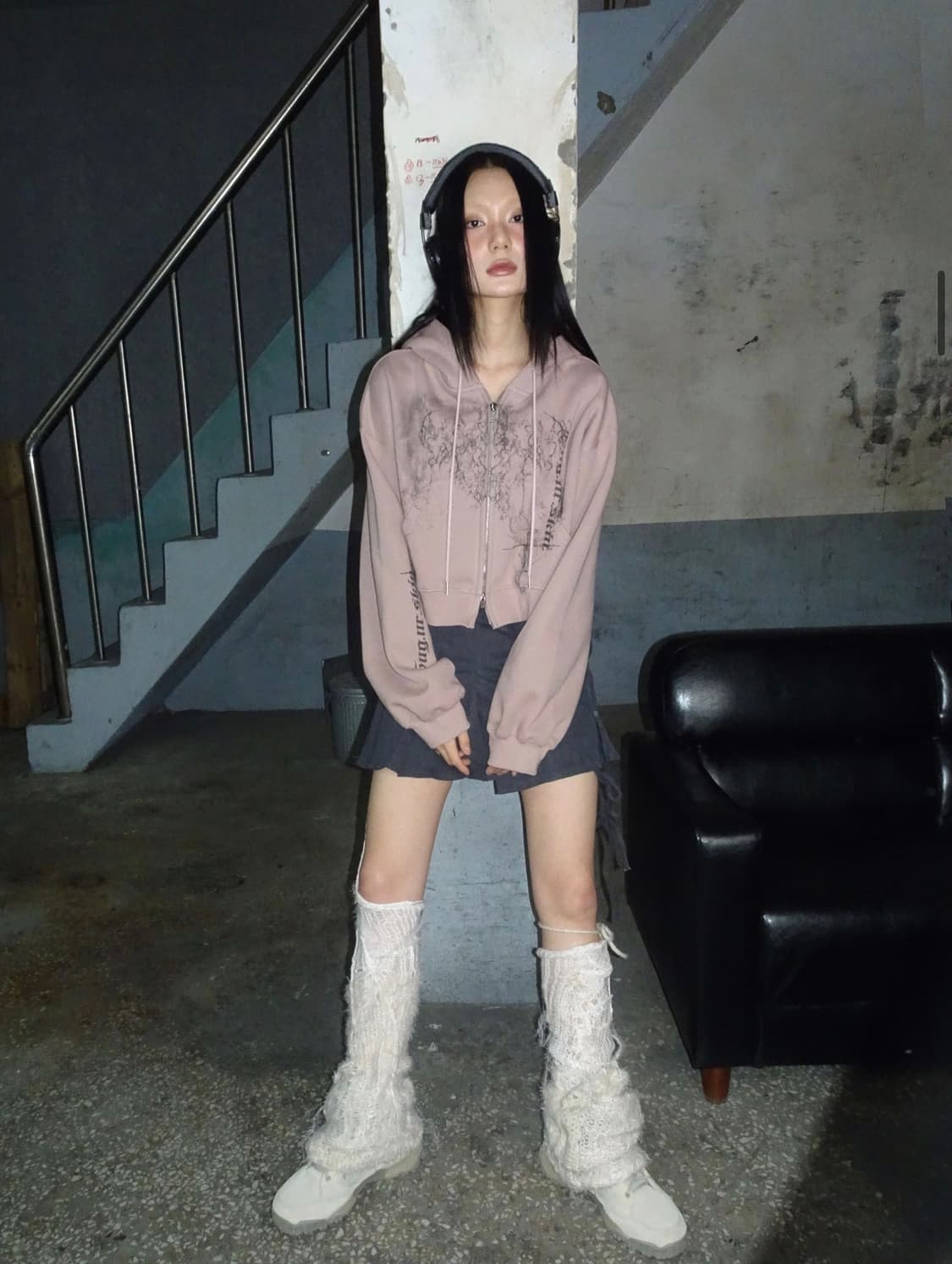 허그유어스킨 플러피 오버사이즈 후드집업 누디핑크롭레터링타투베이지기모티세리 상품이미지1