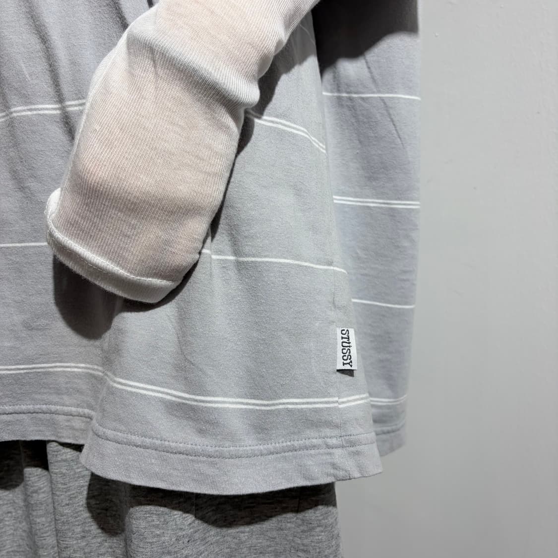  00s Stussy Authentic 스트라이프 그레이 반팔 티셔츠 상품이미지2
