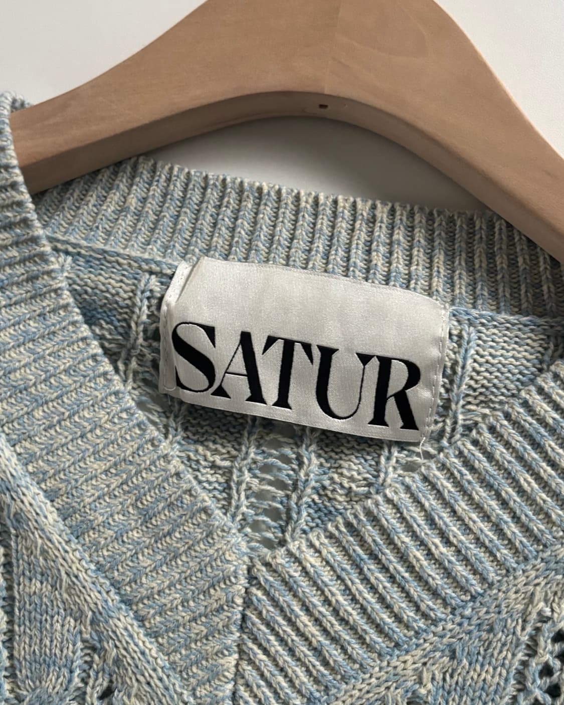  SATUR 새터 브이넥 케이블 니트 상품이미지3