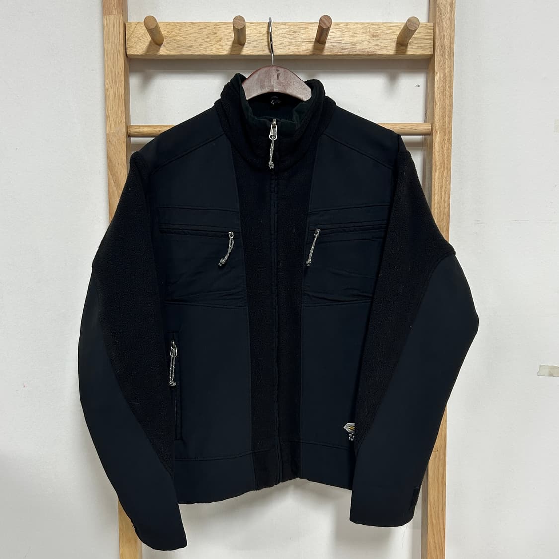 마운틴 하드웨어 자수로고 플리스 소프트쉘 자켓 블랙 상품이미지3