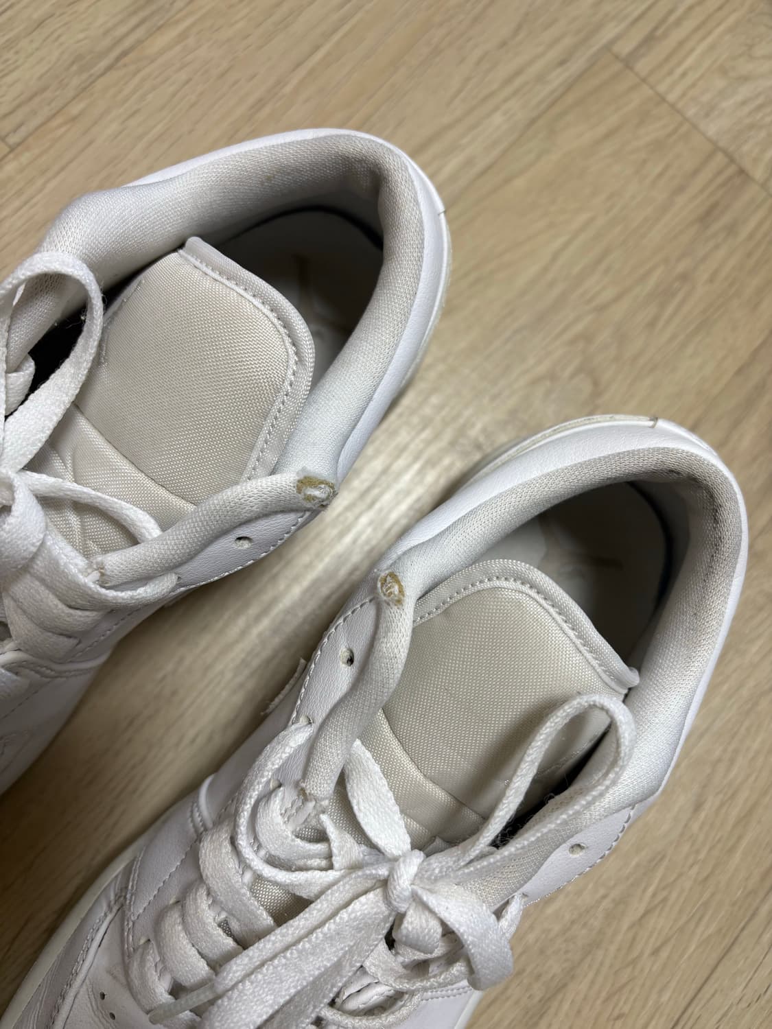 조던 1 로우 트리플화이트 w250 상품이미지3