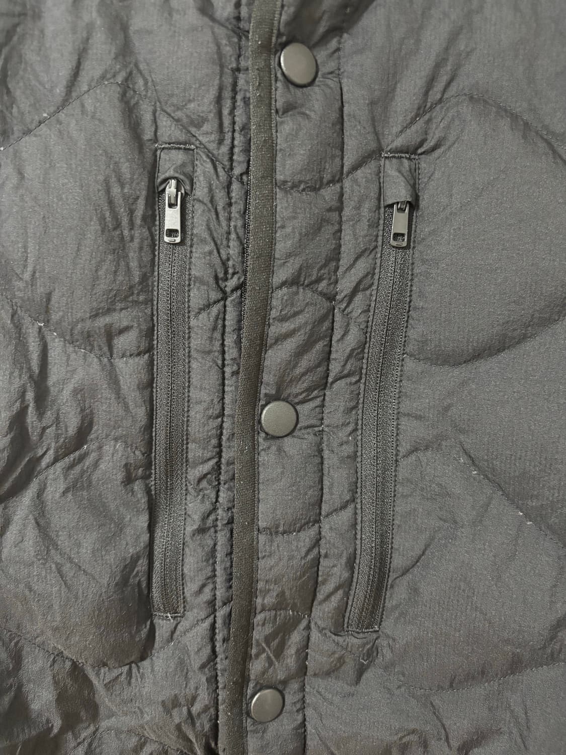 유니클로 화이트마운티어링 경량패딘 상품이미지2