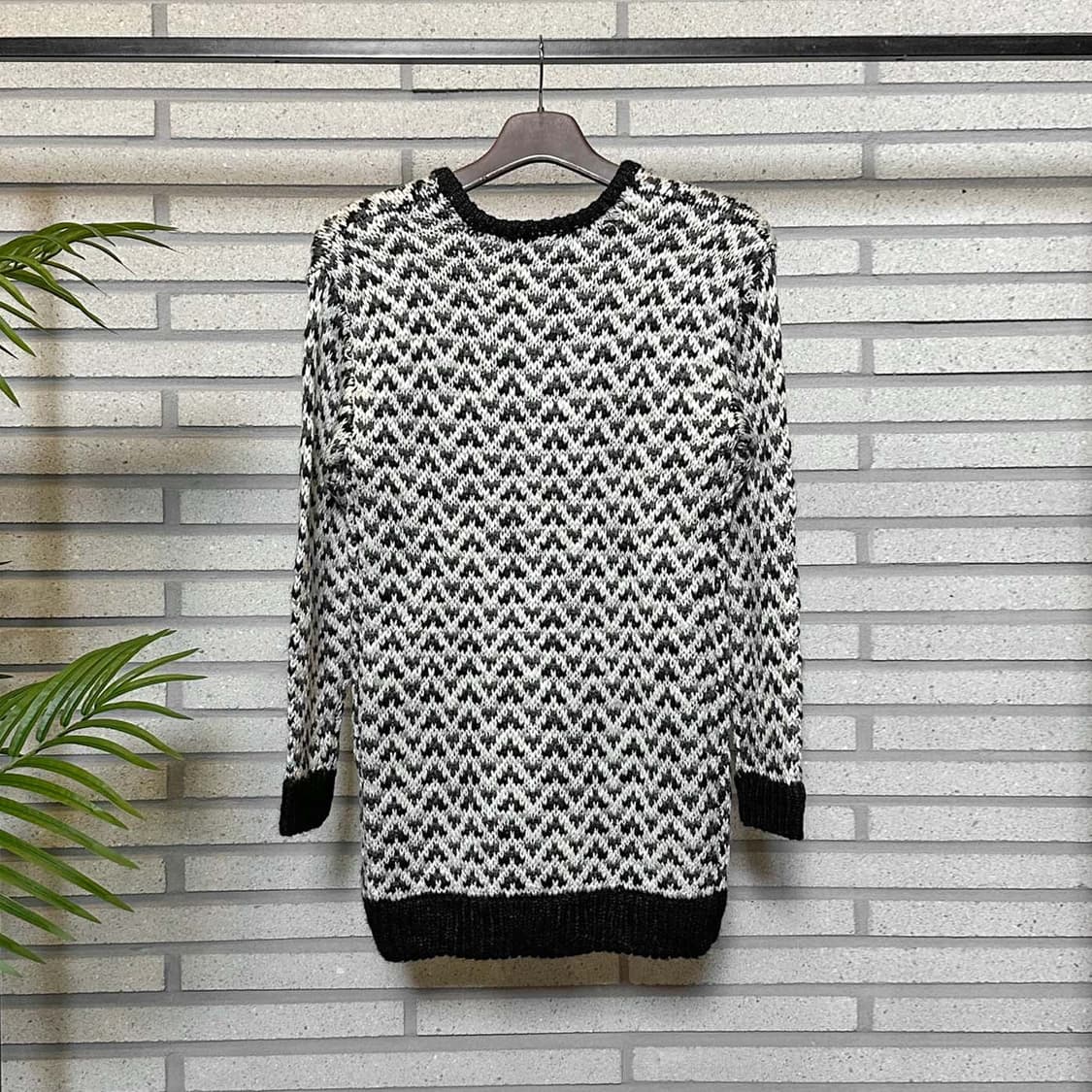 JPN VINTAGE 롱 니트 헤링본 패턴 라운드넥 디테일 화이트 블랙 상품이미지3