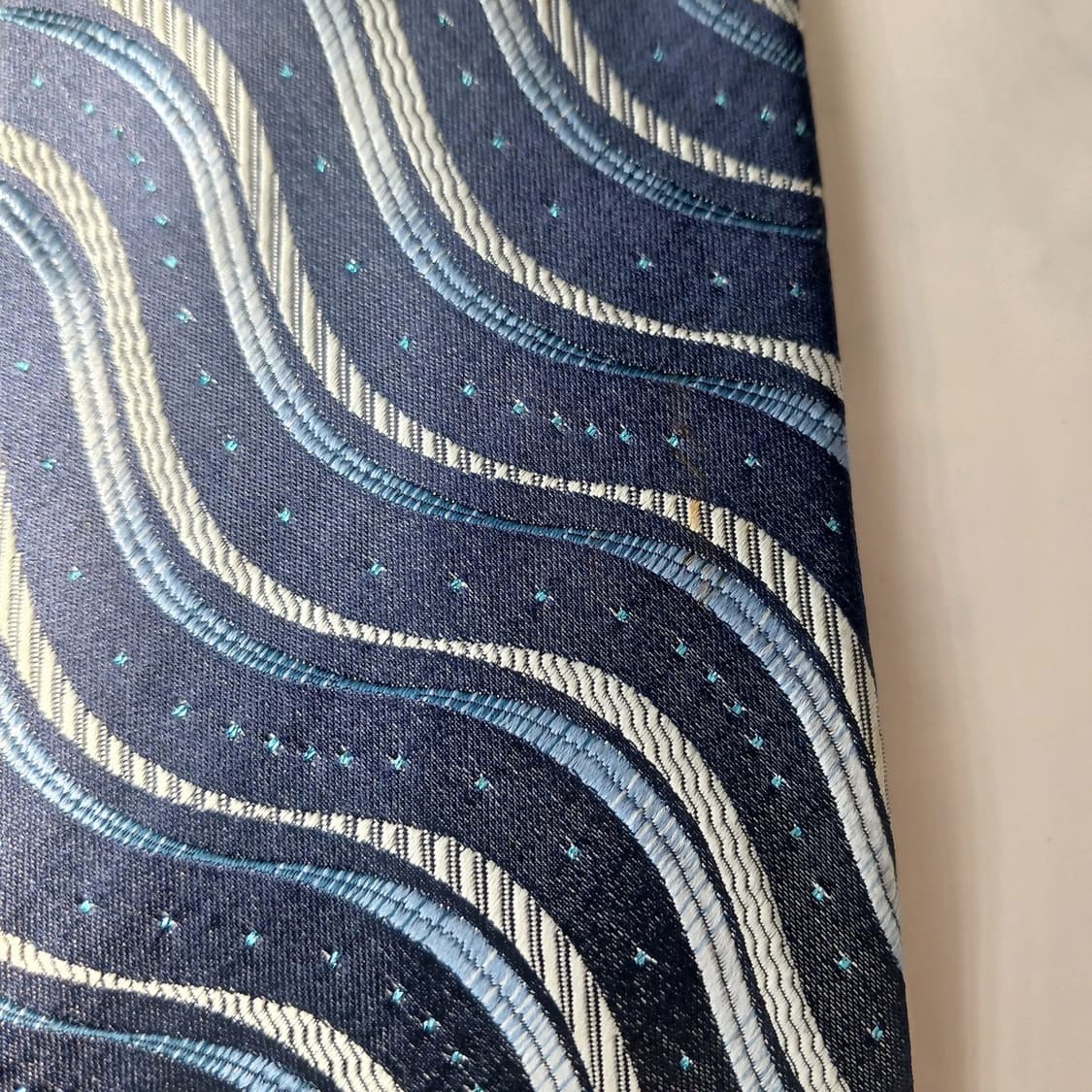 아쿠아스큐텀 실크 웨이브 스트라이프 넥타이 9cm A등급 A19790
 상품이미지9